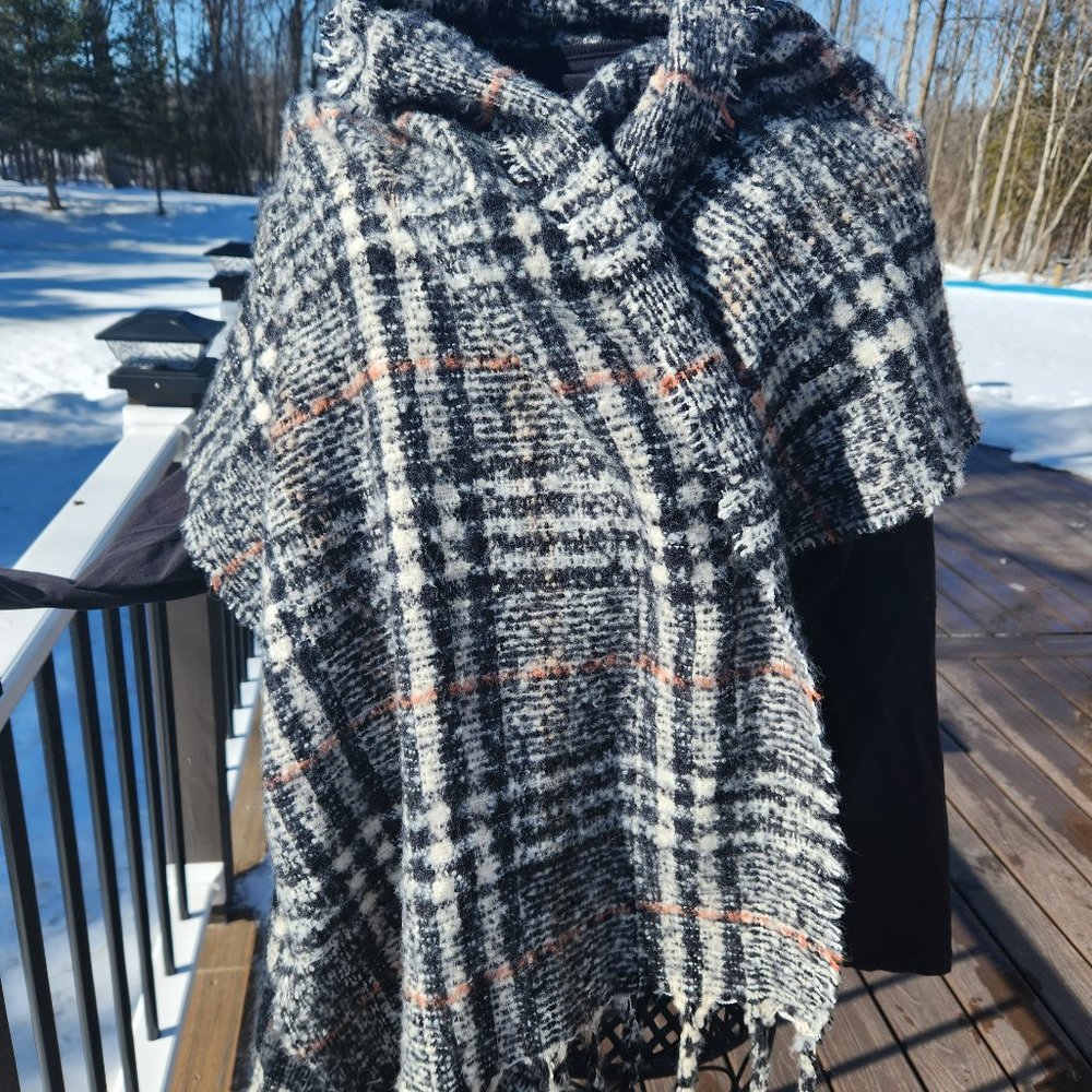 Scarf, soft, warm, fringe, like new!  Gray, white, black, hint of orange! - Picture 5 of 10